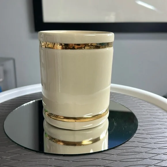 United Way Mug with colored pencils, stars and United Way Logo - Picture 3 of 7